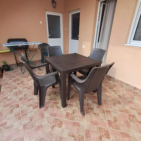Point Apartment *